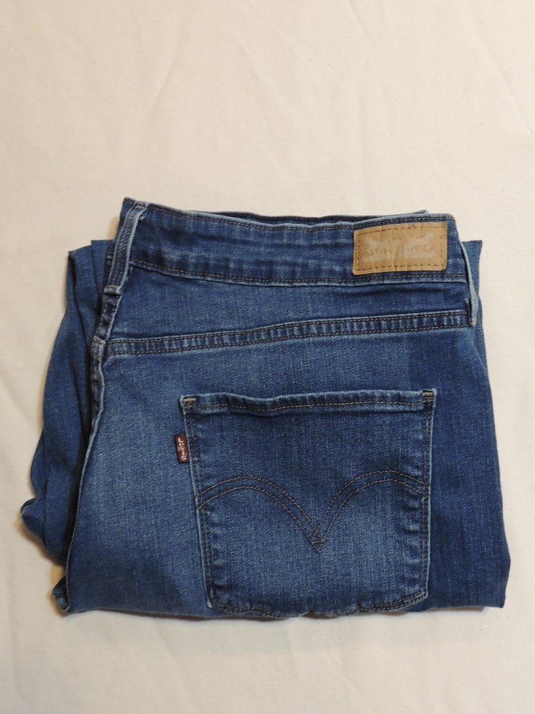 Levi Jean Shorts Woman Size 16 Blue White Denim Pockets Travel Cruise Jean Short